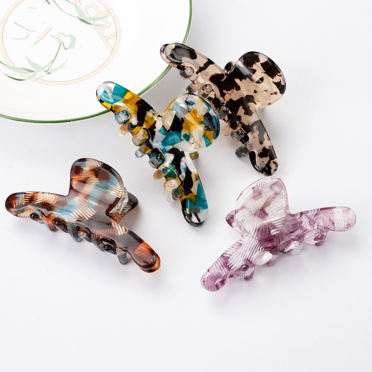 Elegant Acetate Hair Claw For  - مراجعة Vintage Fashion Guild وسعره