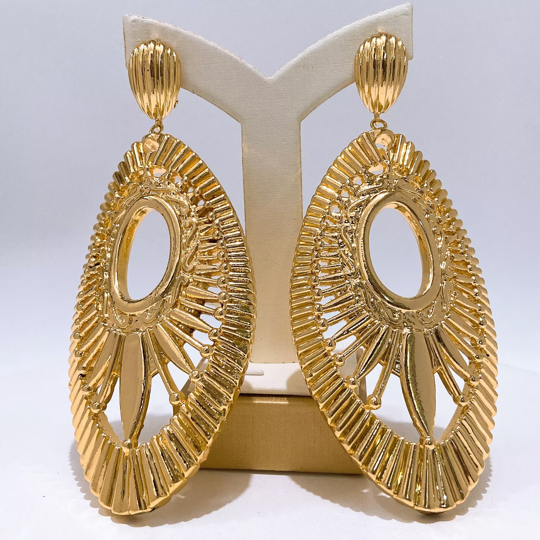 Vintage Gold Hollow Oval Sunbu - مراجعة Vintage Fashion Looks وسعره
